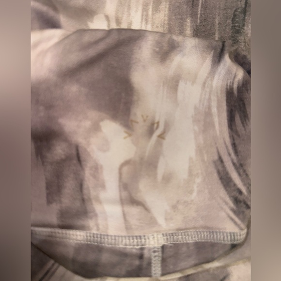 Varley Century Marble Leggings. Good used condition. Size Medium. Grey and white - Picture 8 of 9